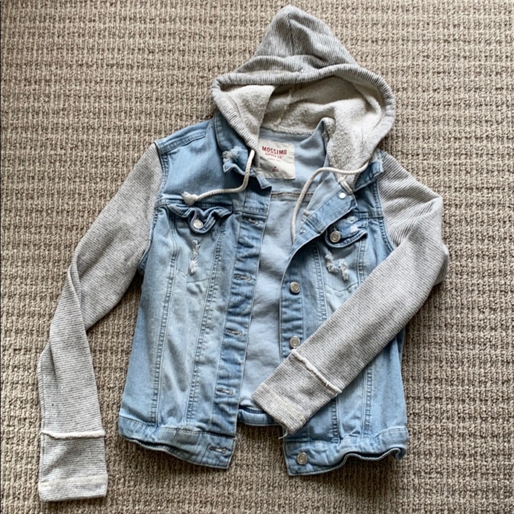 Jean jacket with gray cloth sleeves